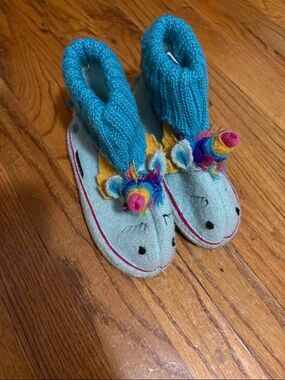 Garnet Hill  Unicorn Slipper Socks in Aqua with Rainbow Horns